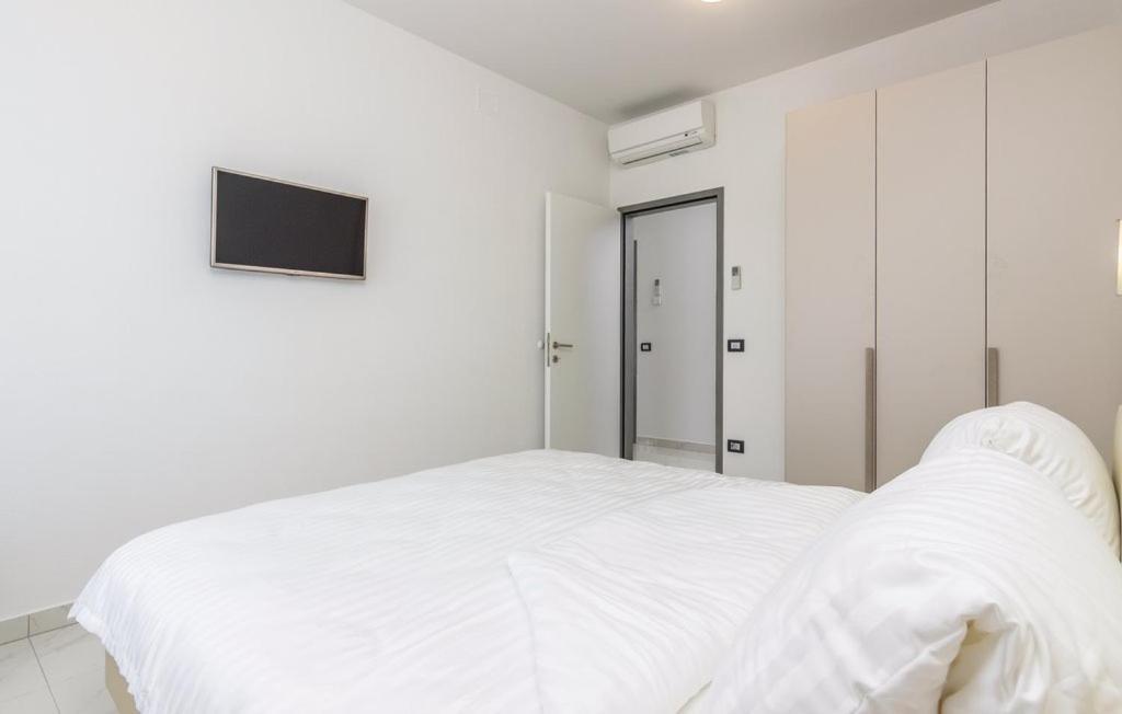 Funtana Appartements an der 1 Reihe vom Meer Exterior foto